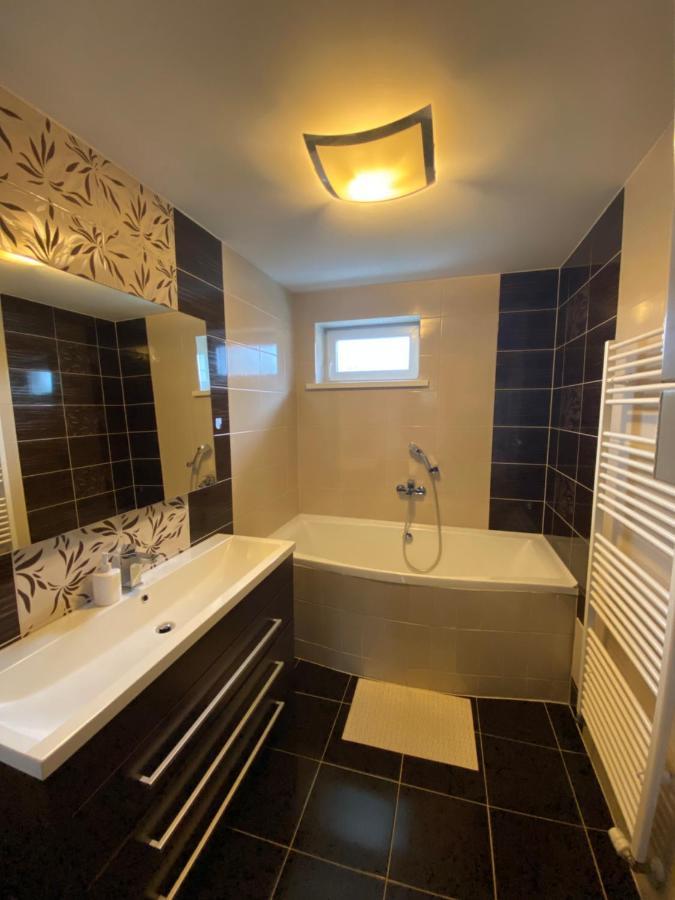 Lovely Apartment - Zilina Centrum ภายนอก รูปภาพ